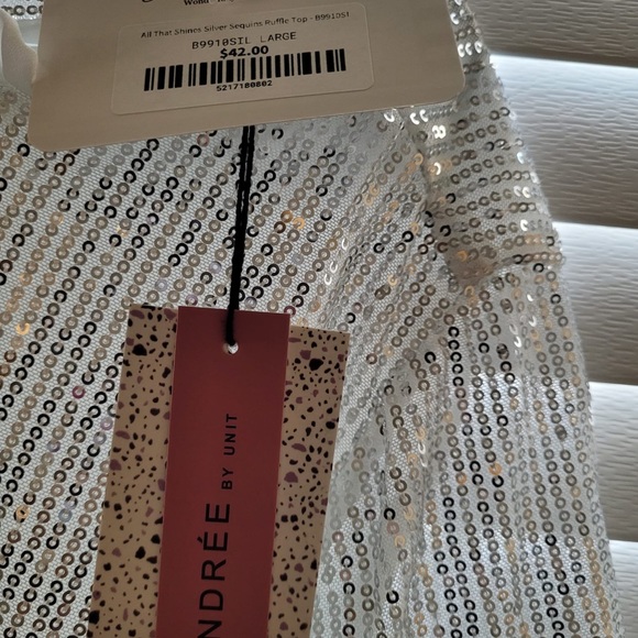 Andree silver sequins ruffle top . Large - Picture 2 of 3